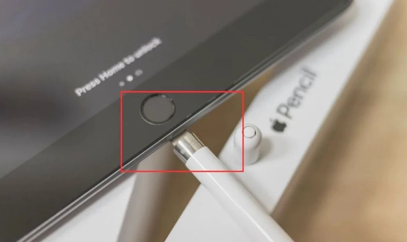 Để Apple Pencil 2 sạc thêm khi pin cạn sâu