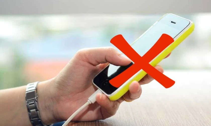 Mẹo sử dụng điện thoại iPhone tránh bị chai pin Giá thay pin iPhone không quá cao nhưng cũng không rẻ, đặc biệt là các dòng iPh