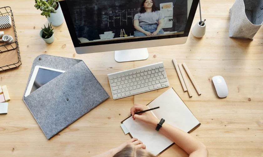 Back to School cần chuẩn bị g&igrave;? Sử dụng c&ocirc;ng nghệ hỗ trợ học tập
