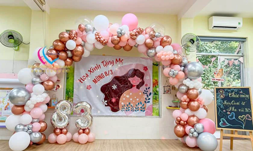 Backdrop 8/3 mầm non dễ thương