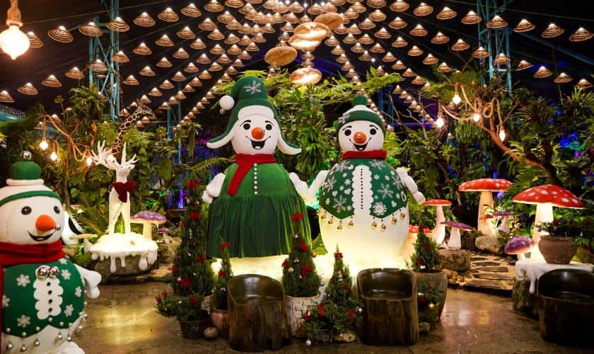 Backdrop Noel cho quán ăn có người tuyết