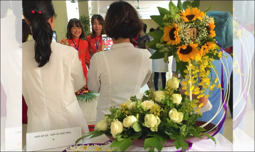 Bài thuyết trình về cắm hoa hướng dương 8/3: Hoa Yêu Thương