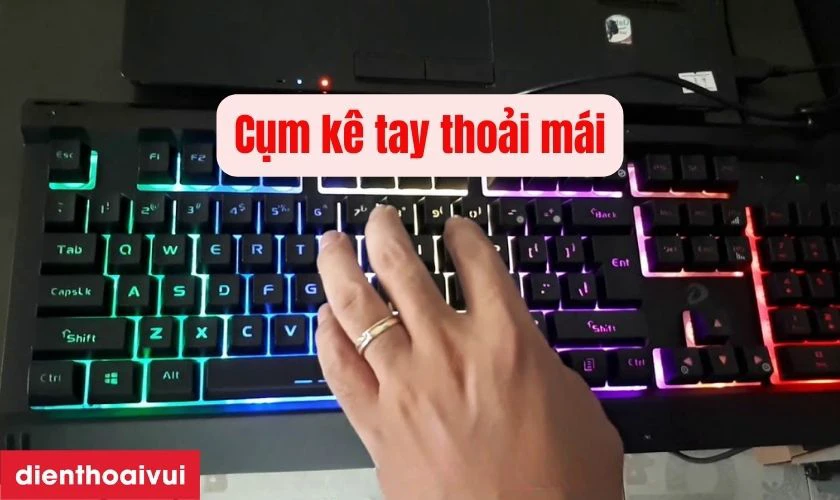 B&agrave;n ph&iacute;m gaming gia cơ Dareu LK145 được trang bị phần k&ecirc; tay c&oacute; thiết kế c&ocirc;ng th&aacute;i học