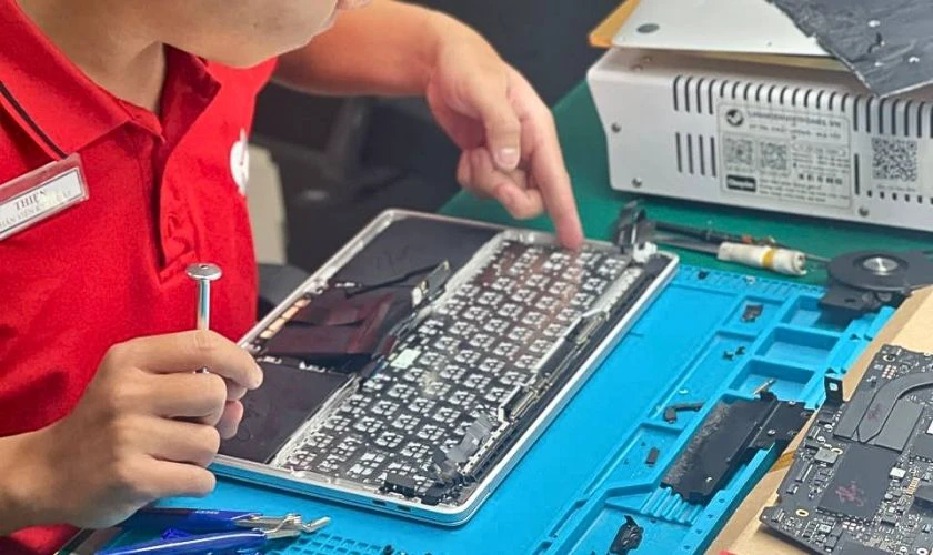 Đem đến trung t&acirc;m sửa chữa lỗi b&agrave;n ph&iacute;m kh&ocirc;ng g&otilde; được