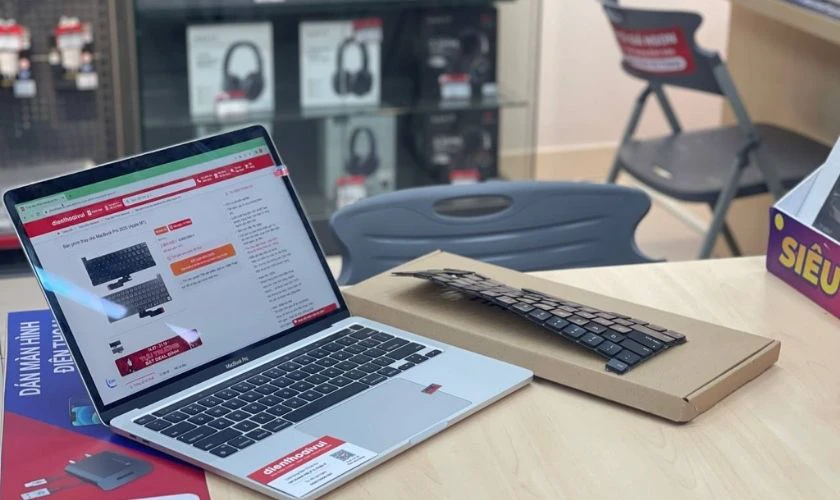 Sửa lỗi b&agrave;n ph&iacute;m MacBook kh&ocirc;ng g&otilde; được nhanh ch&oacute;ng tại Điện Thoại Vui