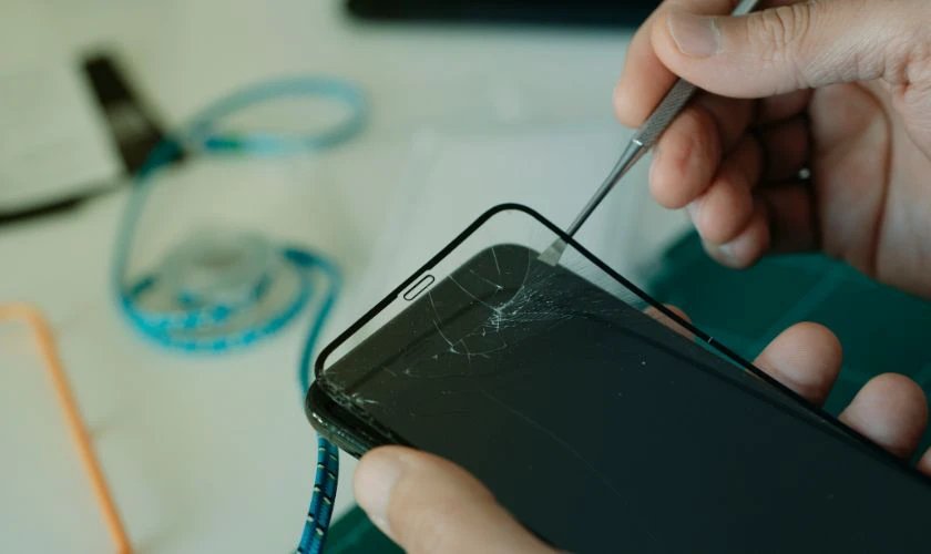Th&aacute;o gỡ miếng d&aacute;n cường lực