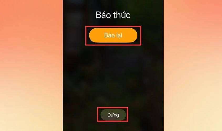 Bấm chọn vào Dừng để tắt báo thức