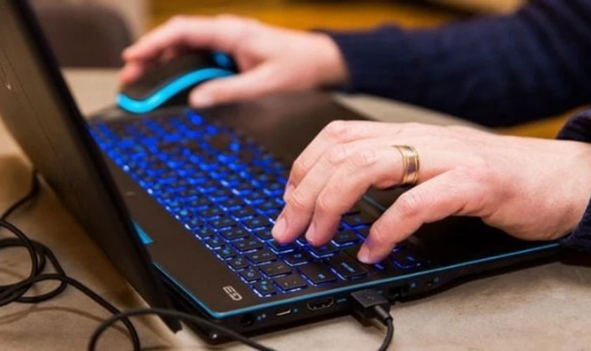 Lợi ích khi bật đèn bàn phím laptop Dell