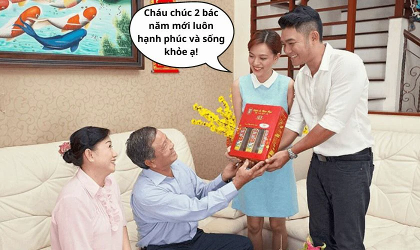 Đi biếu quà Tết cho bố mẹ người yêu nói gì để ghi điểm?