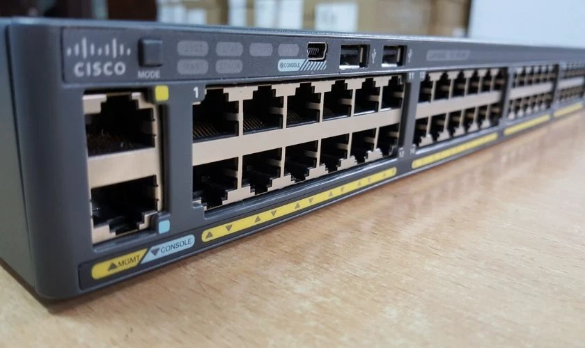 Switch được xem l&agrave; thiết bị chuyển mạch trong hệ thống mạng