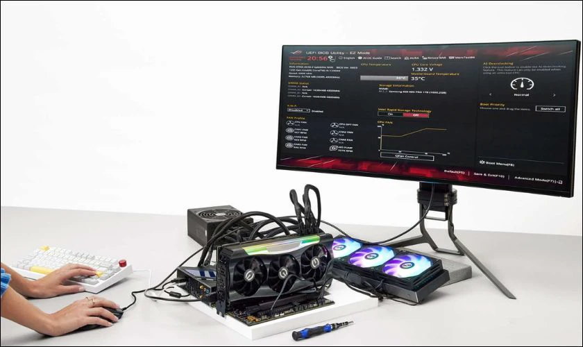 Kết nối bo mạch chủ với GPU rời v&agrave; bộ nguồn để tiến h&agrave;nh chạy thử nghiệm