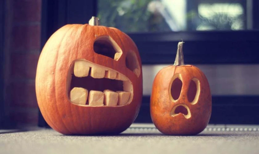 Mẫu quả b&iacute; ng&ocirc; halloween cực ngầu 
