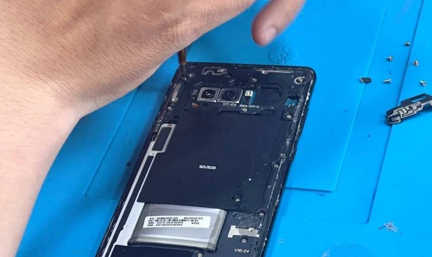 Dịch vụ sửa chữa thay pin Samsung huyện H&oacute;c M&ocirc;n 