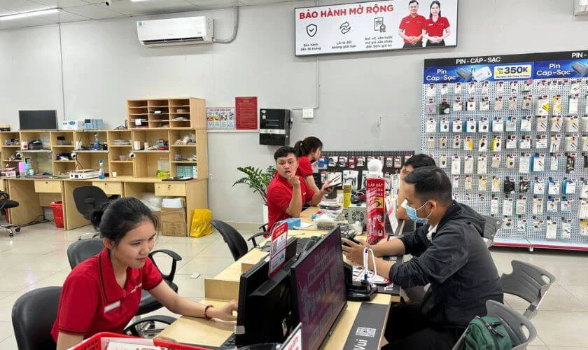 Mua phụ kiện sạc iPhone ch&iacute;nh h&atilde;ng tại Điện Thoại Vui
