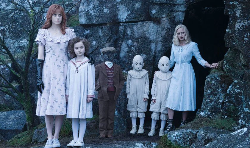 M&aacute;i Ấm Lạ Kỳ Của C&ocirc; Peregrine - Miss Peregrines Home for Peculiar Children (2016)