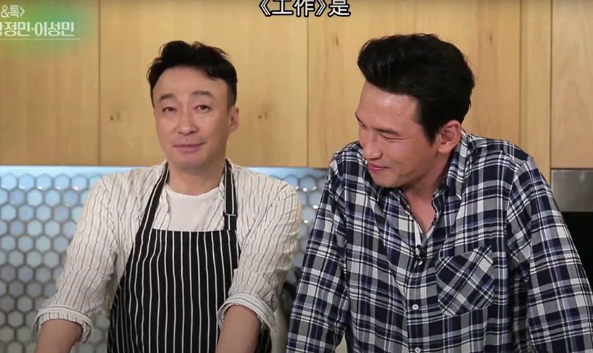 Tinnh thần giải tr&iacute; của Lee Sung-min được bộ lộ trọn vẹn trong Cook And Talk