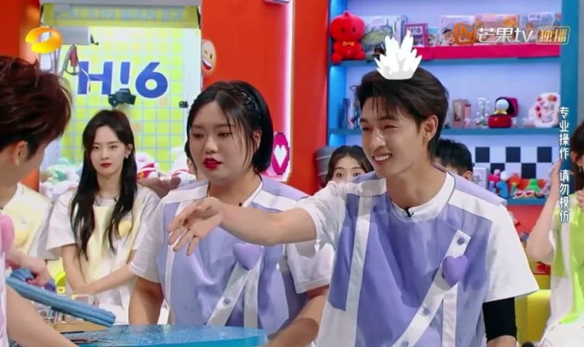 Tần Tiêu Hiền gây ấn tượng khi tham gia show Xin Chào Thứ 7