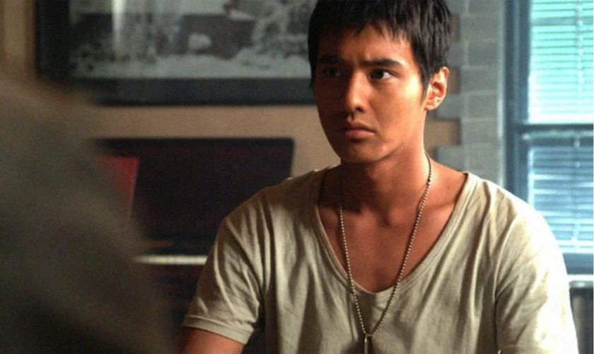 Won Bin tham gia diễn xuất trong phim Taegukgi (2004)
