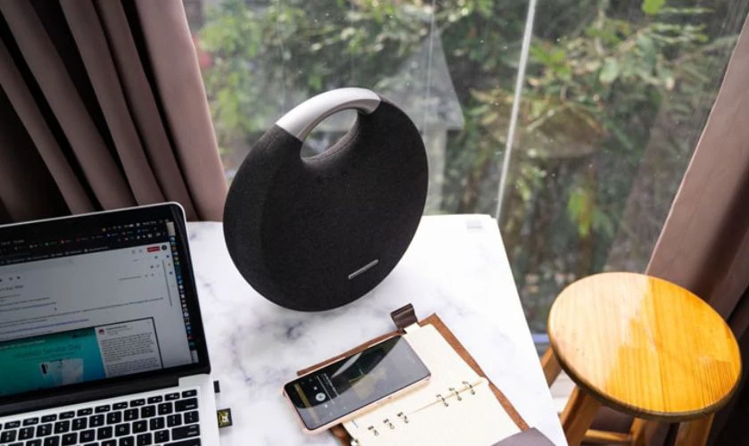 Loa Harman Onyx Studio 5 Đen - Loa c&aacute;c thương hiệu Mỹ b&aacute;n chạy nhất hiện nay