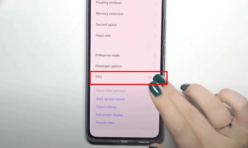 ìm và chọn mục OTG hoặc Kết nối OTG
