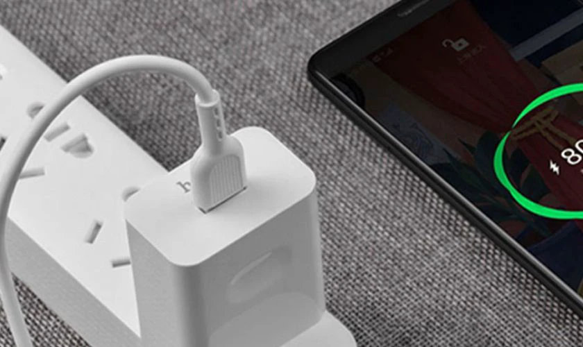 C&aacute;ch bật sạc nhanh OPPO bằng c&aacute;ch sử dụng Adapter v&agrave; nguồn điện