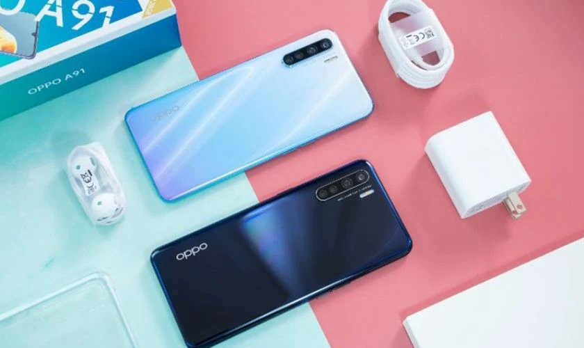 C&aacute;ch bật sạc nhanh OPPO bằng c&aacute;ch sử dụng bộ sạc nhanh ch&iacute;nh h&atilde;ng