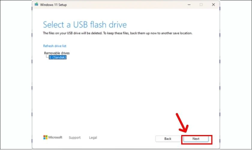 Nhấn Next để bắt đầu qu&aacute; tr&igrave;nh tạo USB c&agrave;i đặt Windows 11