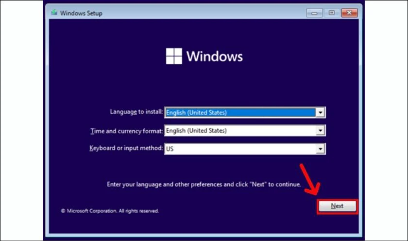 M&aacute;y sẽ khởi động v&agrave;o tr&igrave;nh c&agrave;i đặt Windows. Nhấn Next để tiếp tục