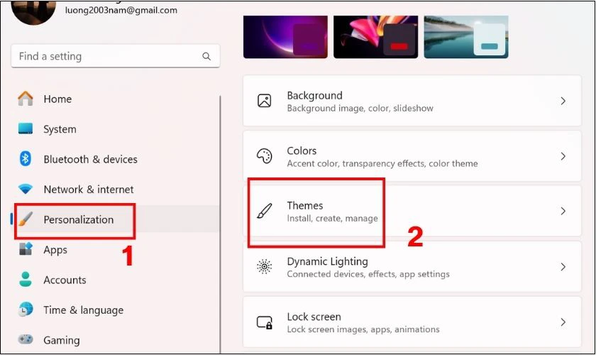 K&eacute;o chọn mục Personalization b&ecirc;n tr&aacute;i, sau đ&oacute; chọn mục Themes