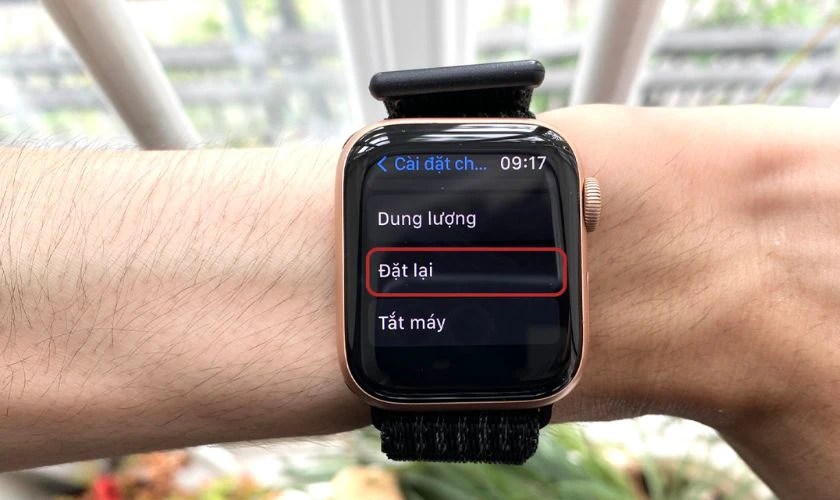 Sau đó bạn chọn vào Đặt lại