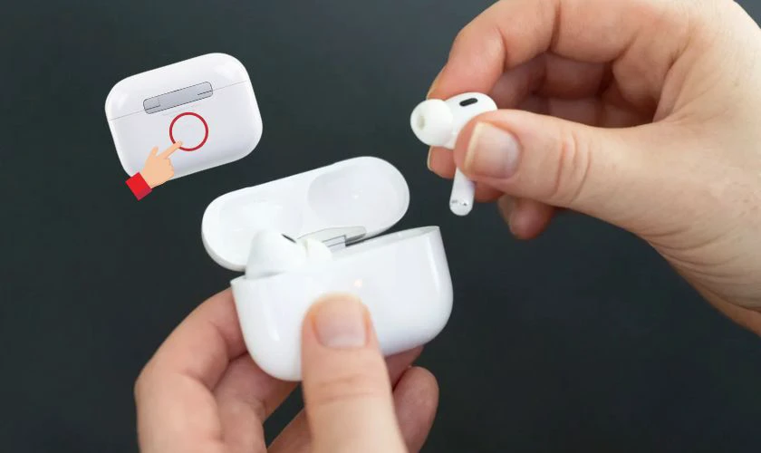 Nhấn giữ n&uacute;t nguồn Airpod cho đến khi đ&egrave;n LED nhấp nh&aacute;y