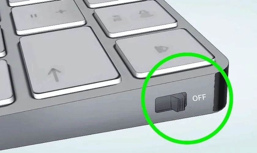 Bật c&ocirc;ng tắc nguồn (ON/OFF) tr&ecirc;n b&agrave;n ph&iacute;m rời