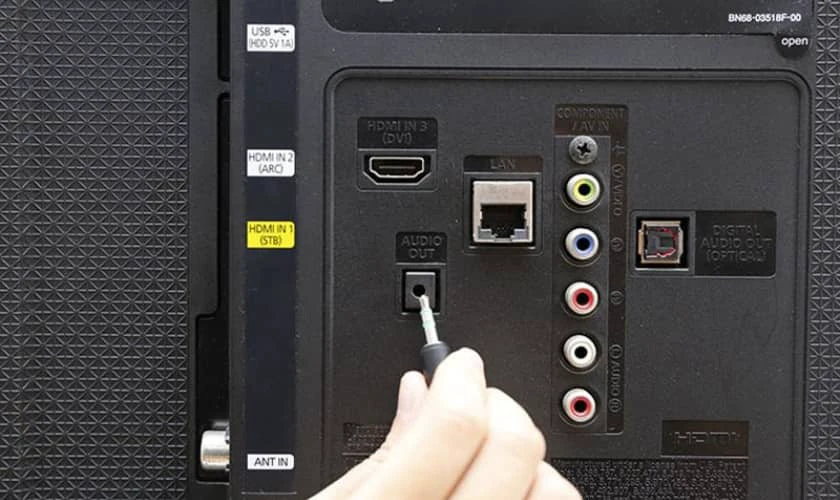 C&aacute;ch kết nối loa k&eacute;o với tivi bằng d&acirc;y AV