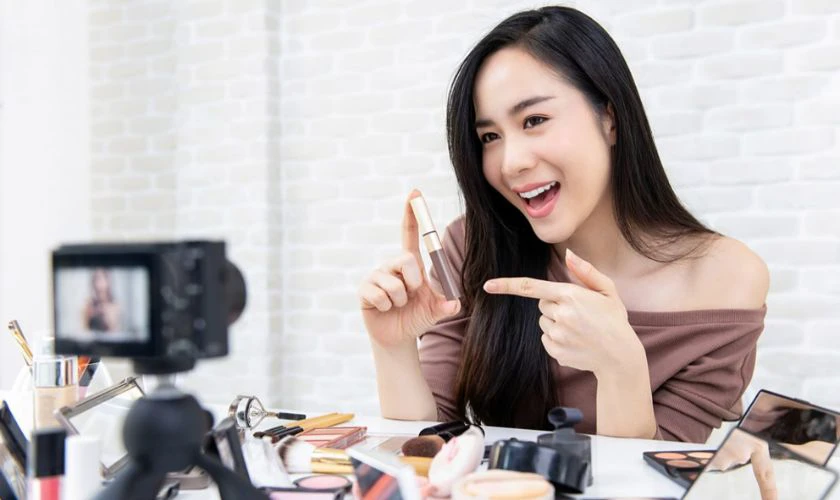 Trở th&agrave;nh KOL PR sản phẩm l&agrave; một trong c&aacute;c c&aacute;ch kiếm tiền tr&ecirc;n TikTok hấp dẫn