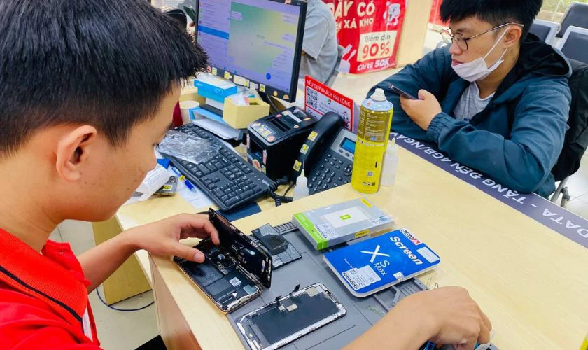 Tại Điện Thoại Vui có dịch vụ thay pin Pisen chính hãng cho các dòng iPhone và Samsung