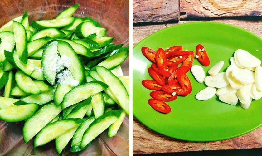 Rửa sạch dưa leo, bổ đôi, bỏ lõi rồi cắt lát chéo