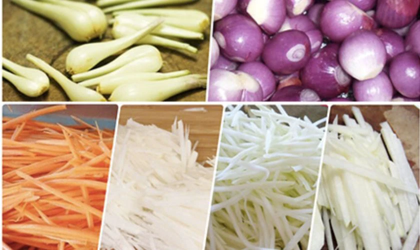 Củ kiệu và hành tím cắt bỏ rễ, bóc vỏ, rửa sạch, để ráo