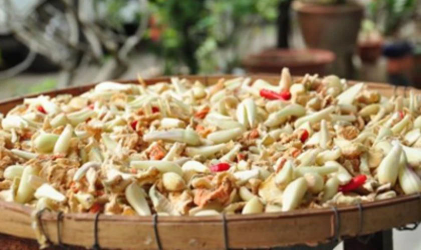 Phơi các loại rau củ trong 1-2 ngày dưới nắng nhẹ