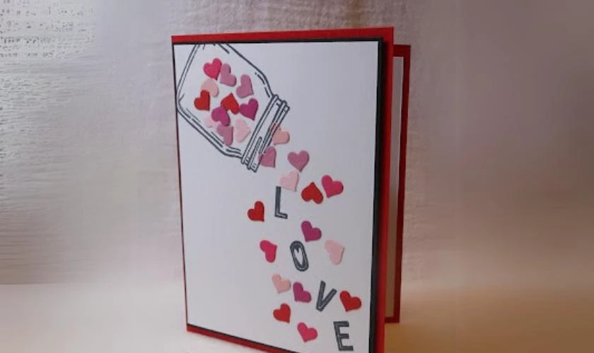 Hãy viết chữ LOVE lên các trái tim nhỏ, dán lên lọ hóa chất và hoàn thiện tấm thiệp Valentine