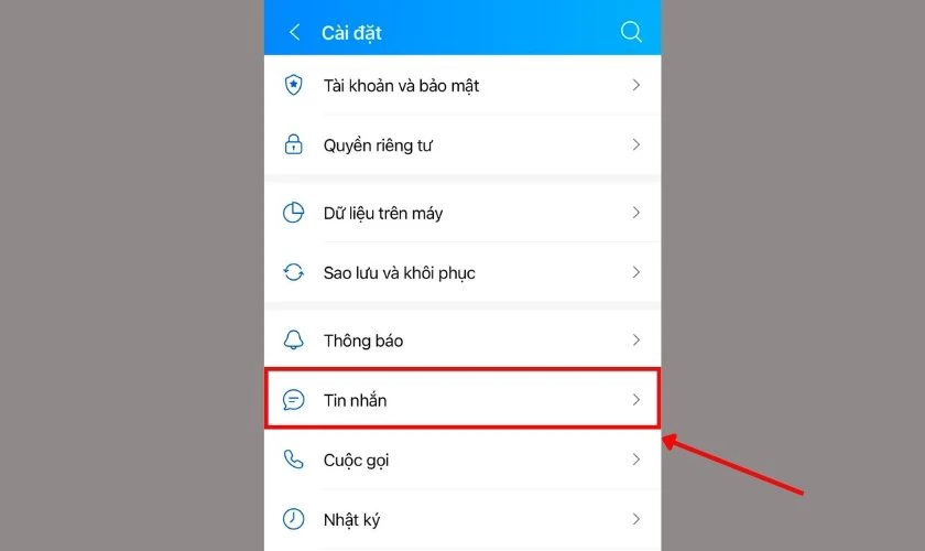 Tại giao diện Cài đặt, cuộn xuống và chọn mục Tin nhắn