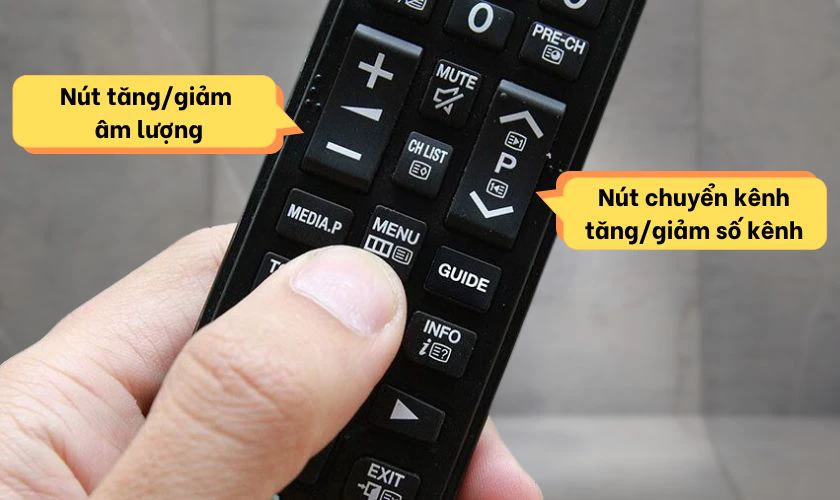 C&aacute;ch mở tivi Samsung bằng điều khiển