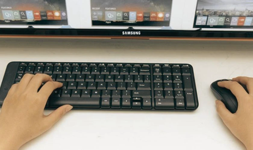 Mở tivi Samsung bằng kết nối chuột hoặc b&agrave;n ph&iacute;m