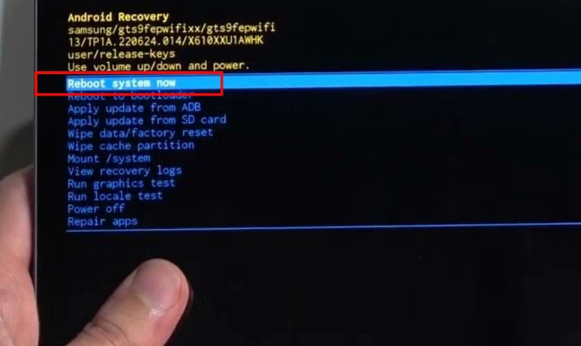 Đợi qu&aacute; tr&igrave;nh kh&ocirc;i phục ho&agrave;n tất, chọn Reboot system now
