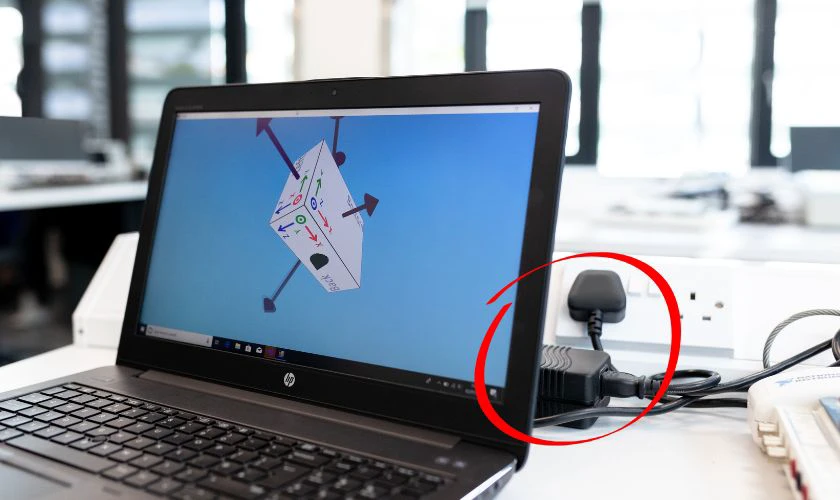 Cách sạc pin laptop đúng cách - Cắm sạc liên tục khi làm việc cường độ cao
