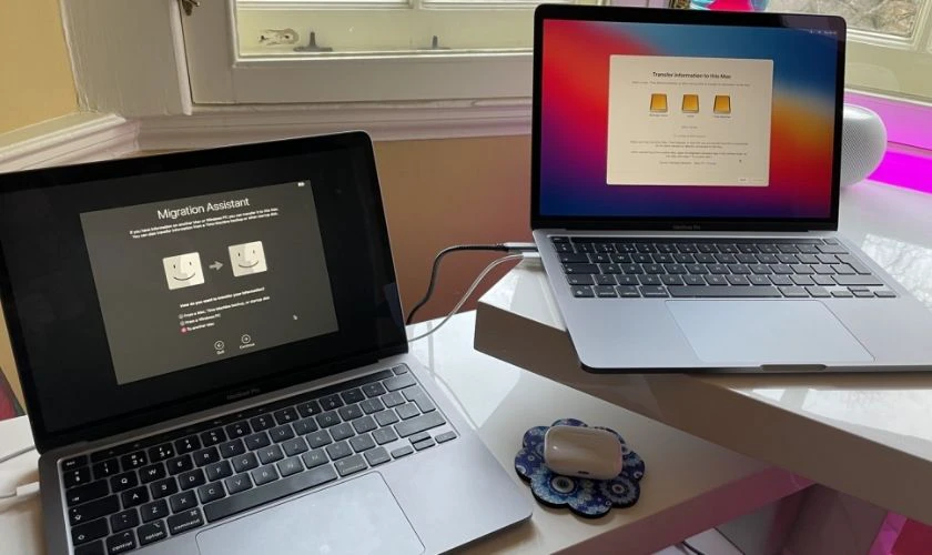 Kết nối 2 MacBook bằng một d&acirc;y c&aacute;p ph&ugrave; hợp
