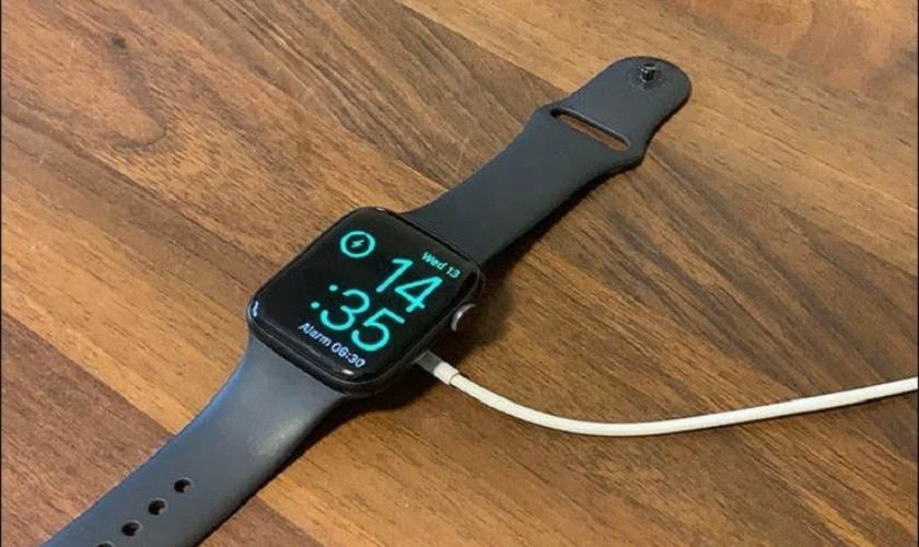 C&aacute;ch nạp pin v&agrave;o đồng hồ th&ocirc;ng minh HiWatch 8 để sử dụng