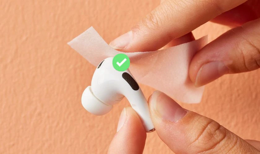 Vệ sinh v&agrave; l&agrave;m sạch b&ecirc;n tai nghe bị hỏng