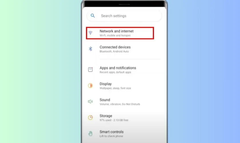Mở C&agrave;i đặt tr&ecirc;n Samsung, sau đ&oacute; chọn Network & Internet