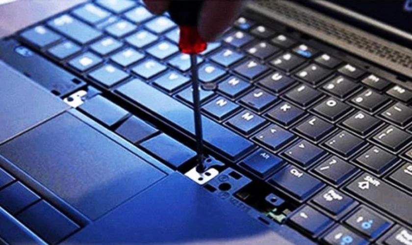 Cách tháo nút bàn phím laptop Lenovo đơn giản