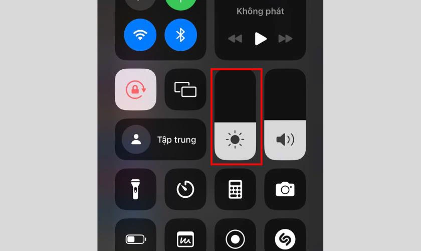 Điều chỉnh độ s&aacute;ng m&agrave;n h&igrave;nh ph&ugrave; hợp l&agrave; c&aacute;ch tiết kiệm pin cho iPhone 6 Plus